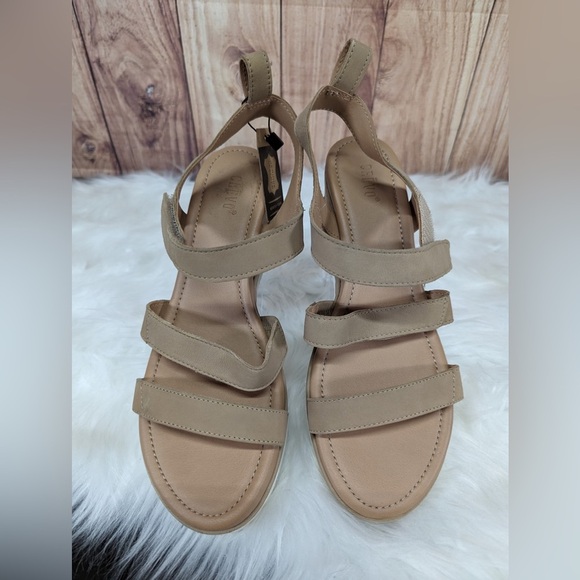 Women’s CREVO Claudia Leather Wedge Sandal In Tan size 9.5 - Picture 2 of 10